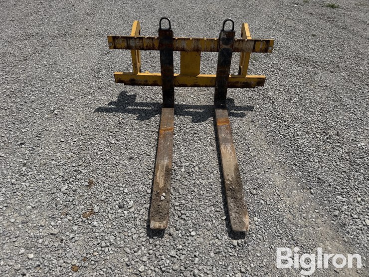 john-deere-wheel-loader-pallet-forks-image-2