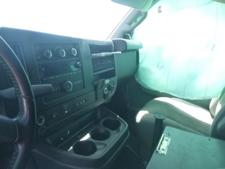 2015-chevrolet-express-2500-image-10