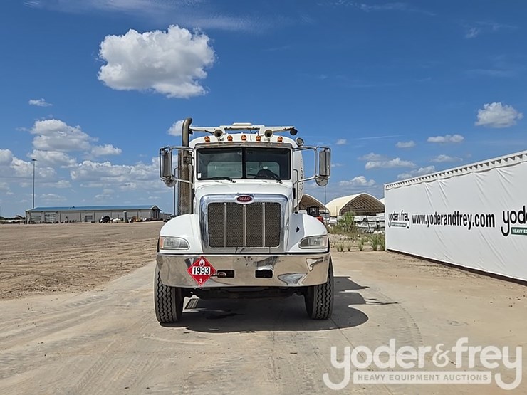 2012-peterbilt-348-image-8