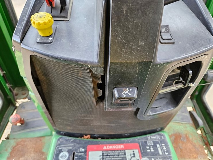 john-deere-425-image-24