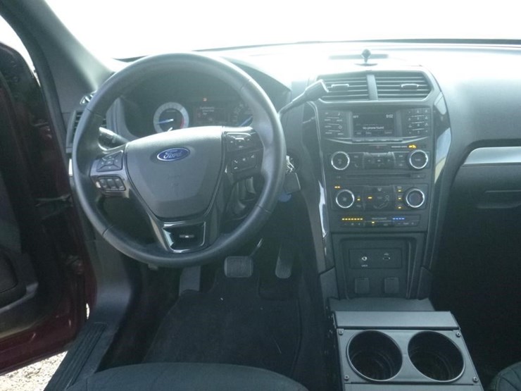 2017-ford-explorer-image-9
