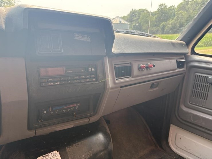 1995-ford-8000-image-18