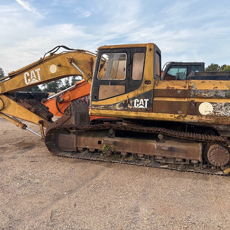 #2555 • CAT 322A EXCAVATOR | FOR PARTS/REPAIRS