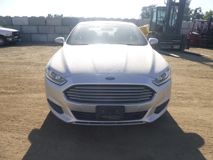 2016-ford-fusion-hybrid-sedan-image-22