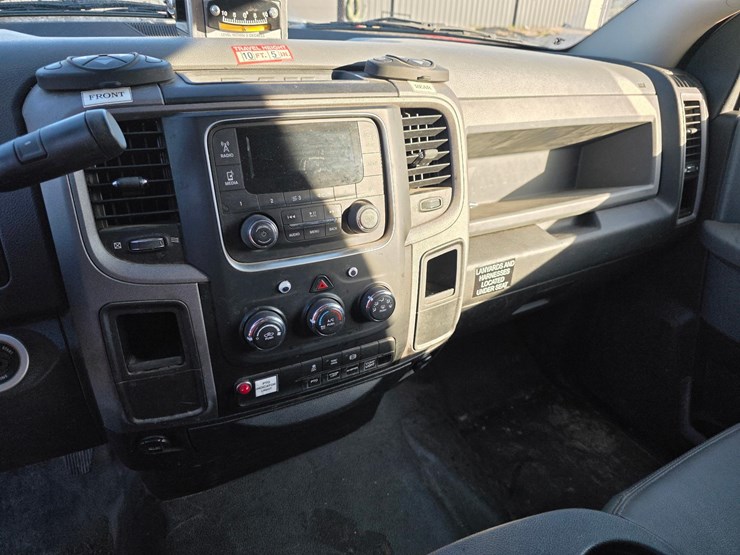 2017-ram-5500-bucket-truck-image-16
