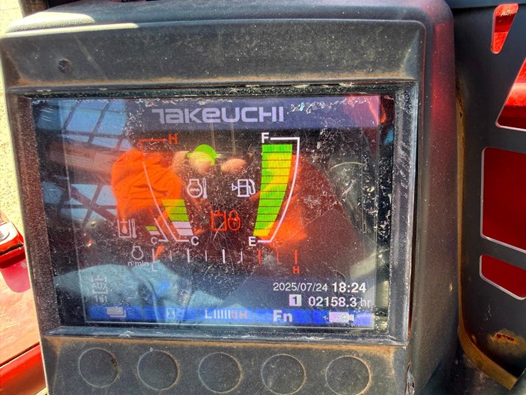 2020-takeuchi-tl8r2-image-15