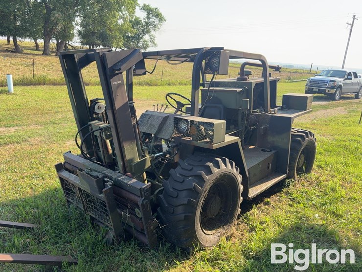 military-rough-terrain-forklift-image-4