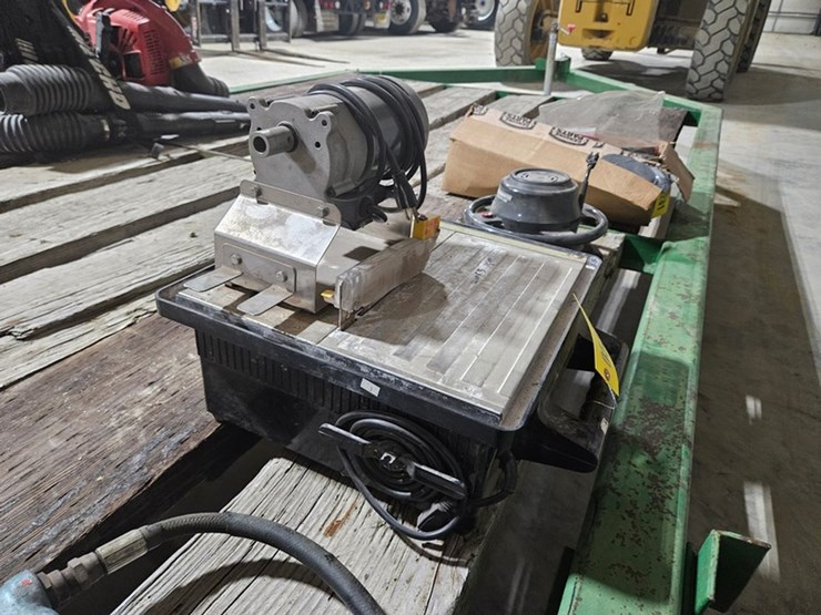#215-•-tile-saw-with-gear-reduction-motor-image-6