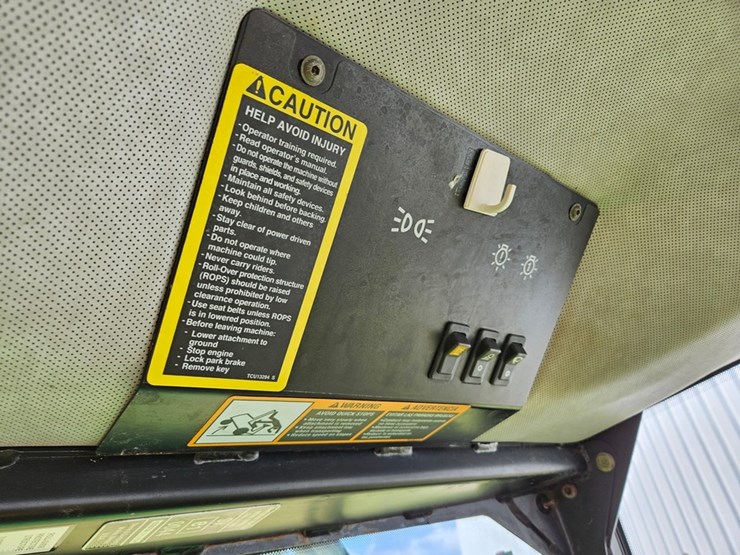 2011-john-deere-1445-image-31