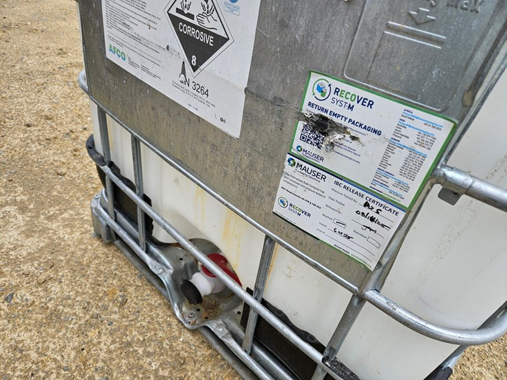 #197-•-2---plastic-tanks-image-6