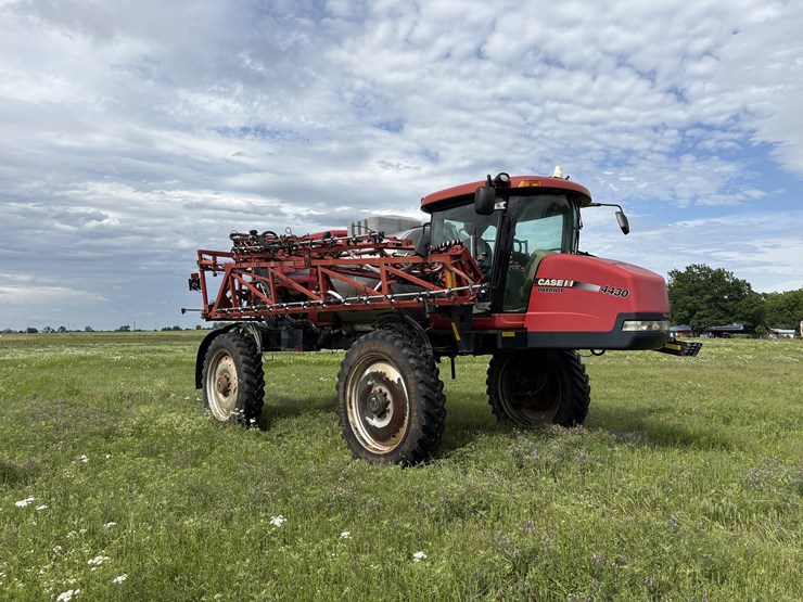 2014-case-ih-patriot-4430-image-1
