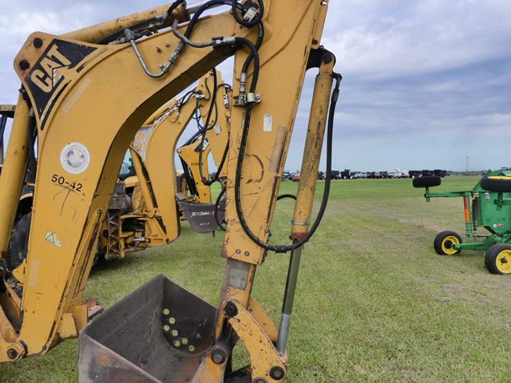 2004-caterpillar-416d-image-18