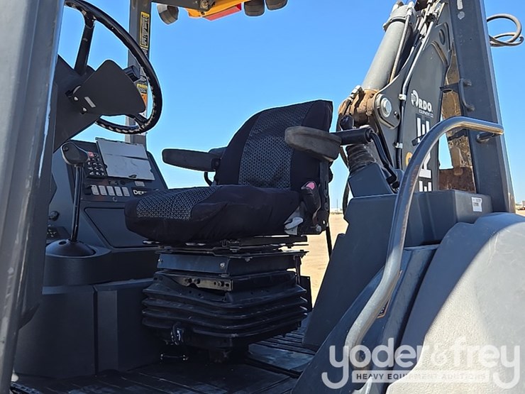 2019-deere-310sl-image-52