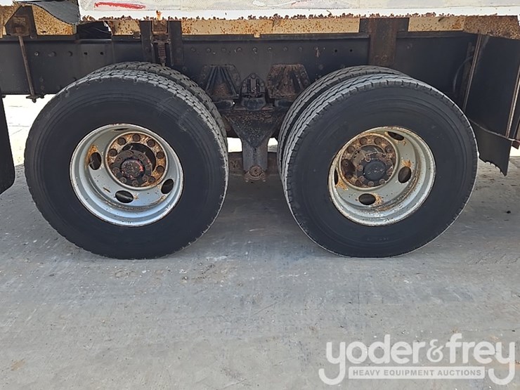 2000-peterbilt-357-image-13