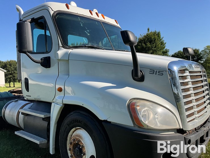 2012-freightliner-cascadia-125-image-10