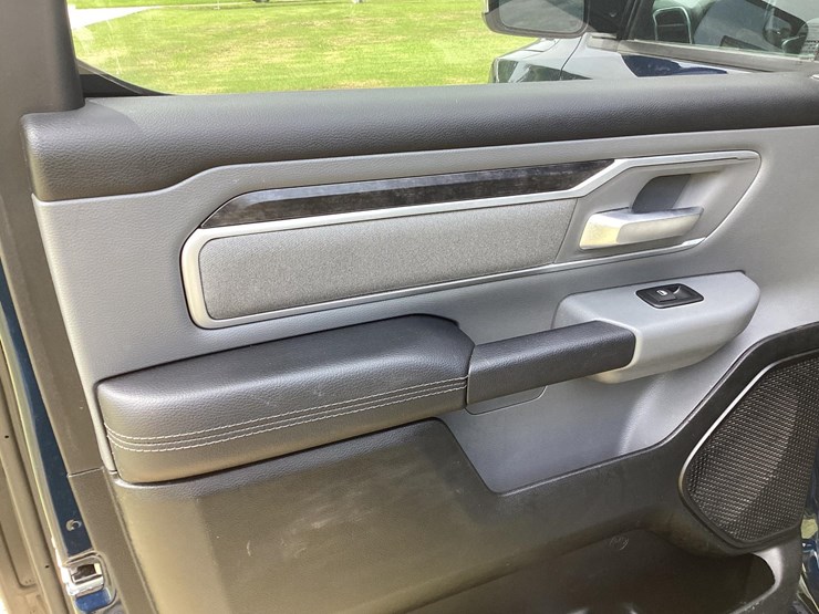 2021-dodge-1500-image-43