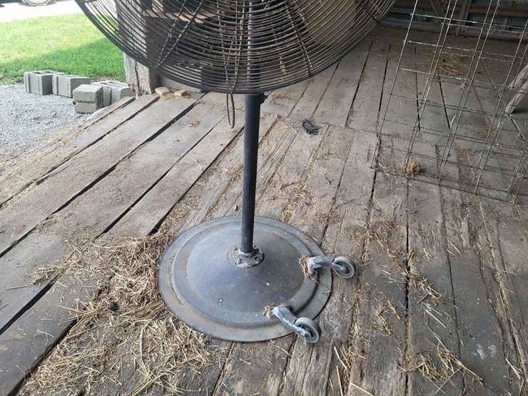 (2)-32"-livestock-fans-w/stands-and-electric-motor-image-7