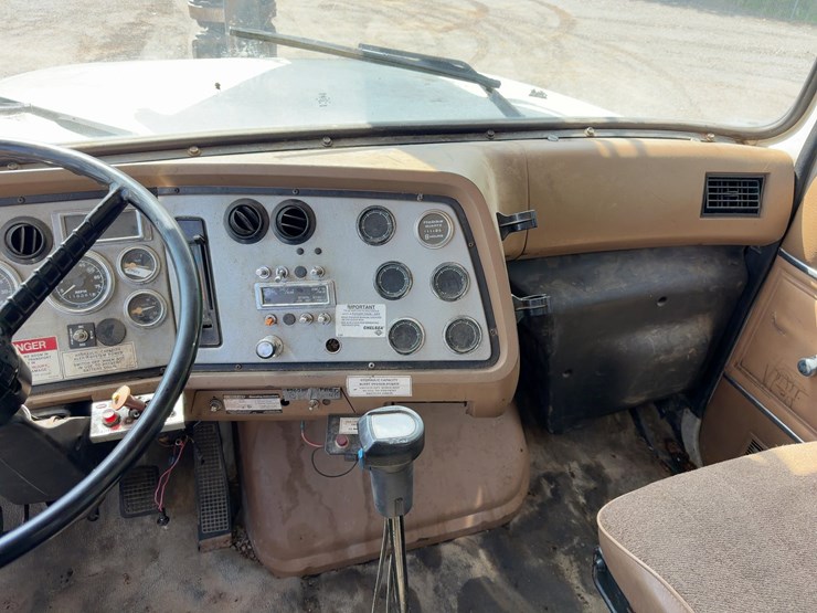 1996-ford-ltl9000-image-35