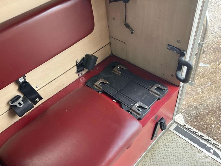 2003-freightliner-m2-106-image-53