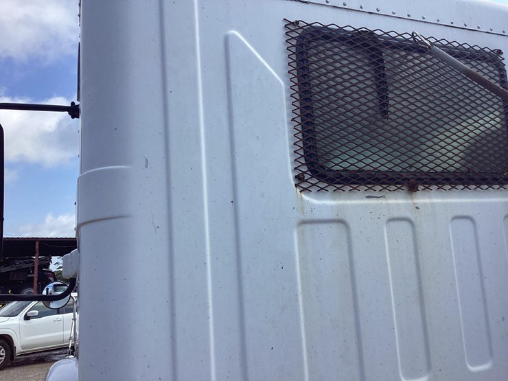 2006-freightliner-cst120-image-30