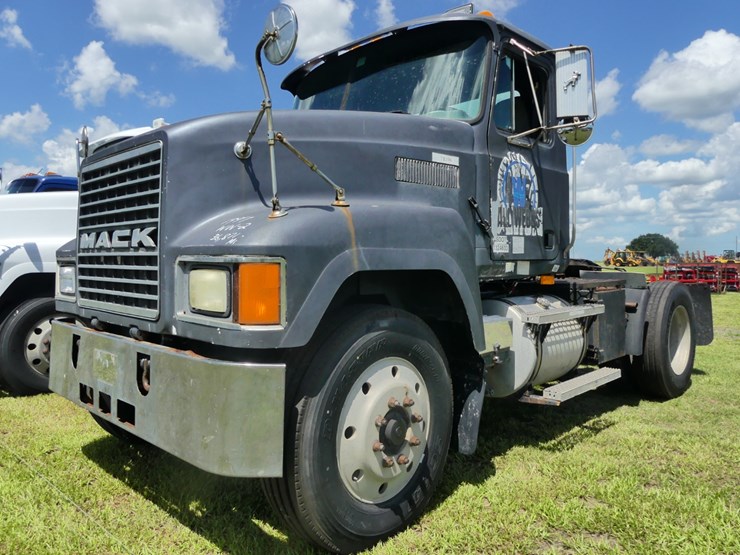 1997-mack-ch612-image-1
