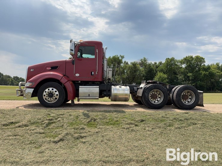 2010-peterbilt-386-image-8