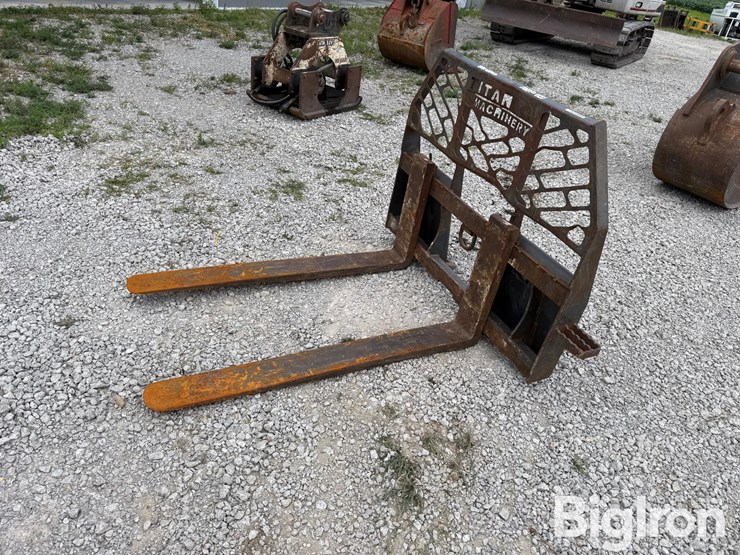 titan-machinery-pallet-forks-image-1