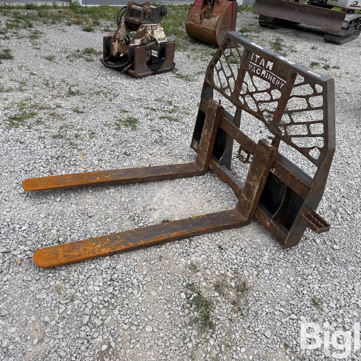 Titan Machinery Pallet Forks