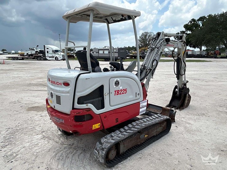 2022-takeuchi-tb225-image-3