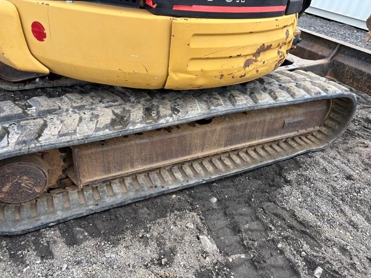 caterpillar-304cr-image-12