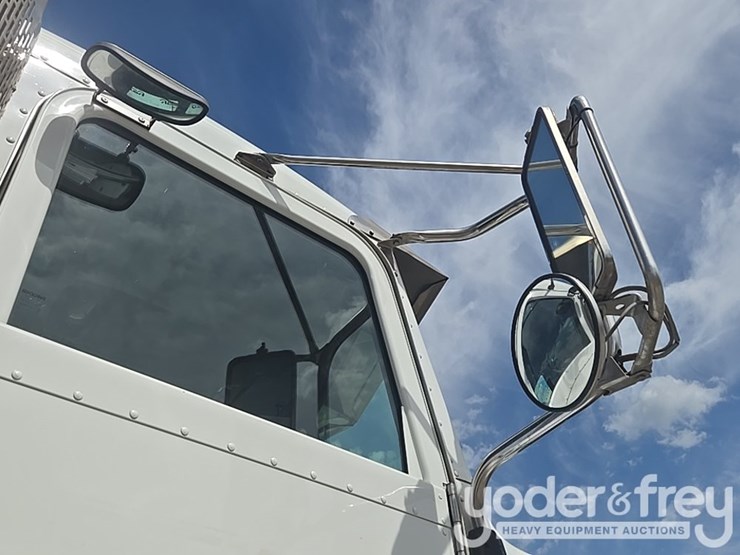 2012-peterbilt-348-image-78