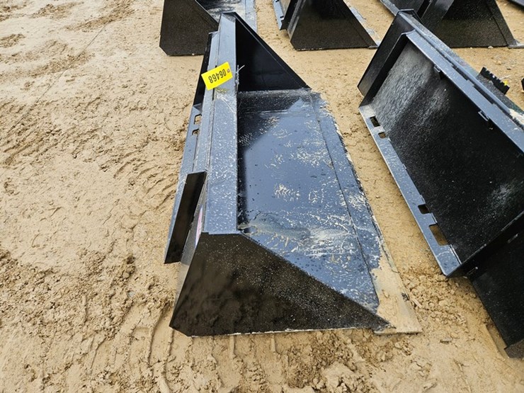 #235-•-swict-66"-material-bucket-image-6