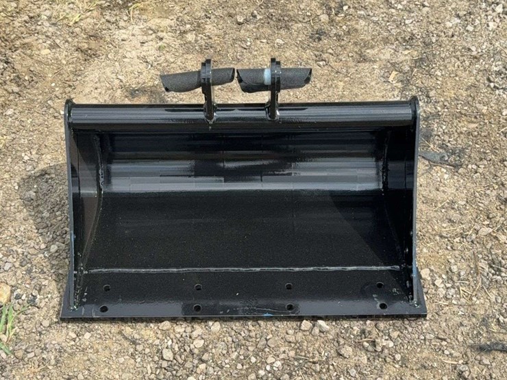 22”-w-mini-excavator-mud-bucket---model-zl-11-image-1
