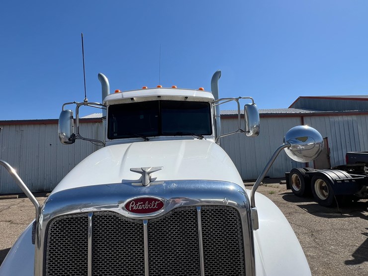 2011-peterbilt-386-image-32