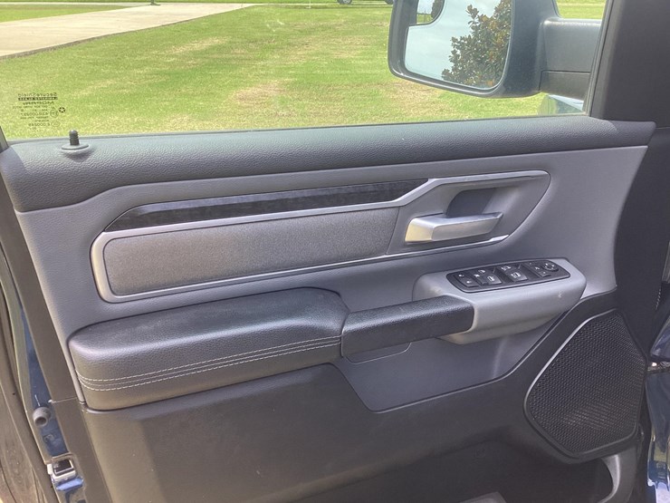 2021-dodge-1500-image-10