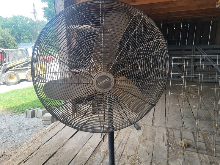(2)-32"-livestock-fans-w/stands-and-electric-motor-image-6