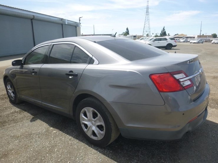2015-ford-taurus-sedan-image-4