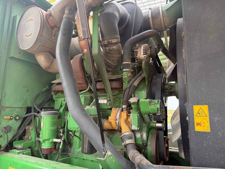 2005-john-deere-7400-image-32