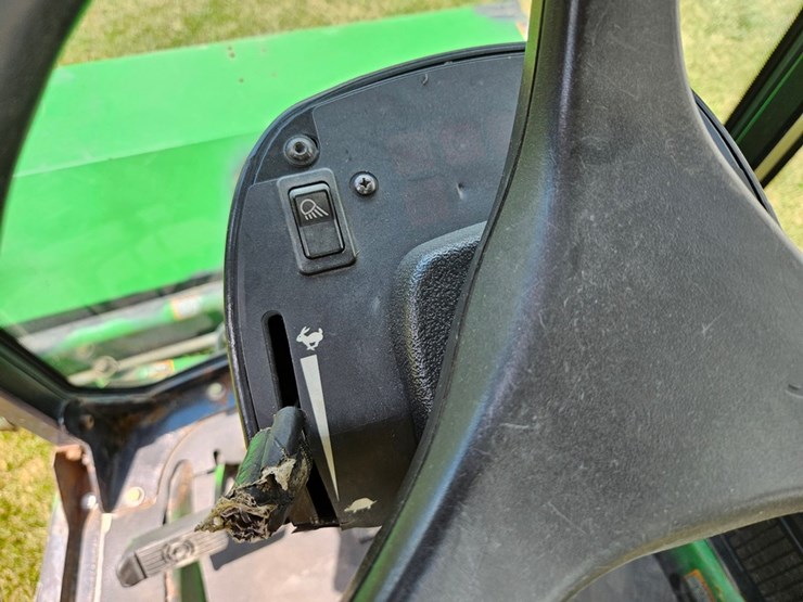 2011-john-deere-1445-image-27