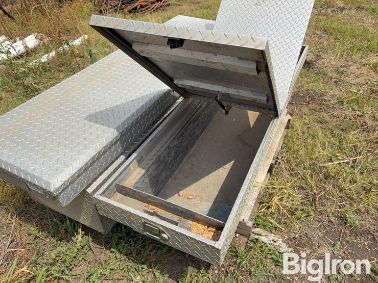 adrian-steel-aluminum-diamond-tread-toolboxes-image-12