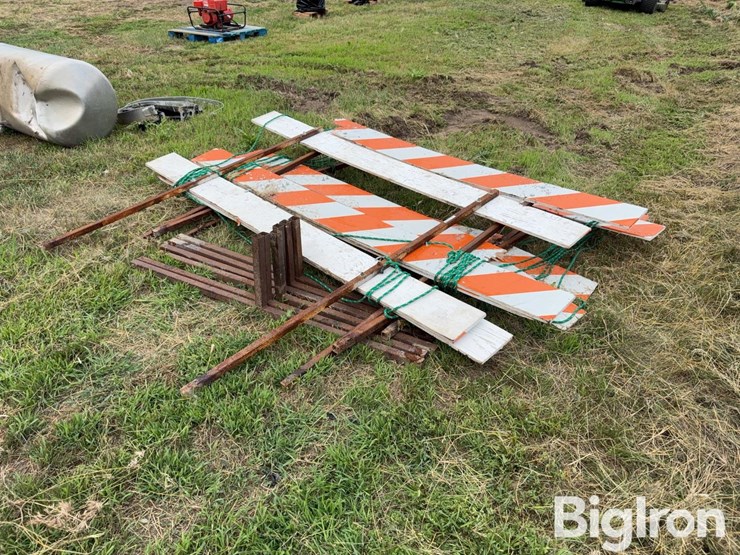 homemade-8’-construction-barricade-image-1