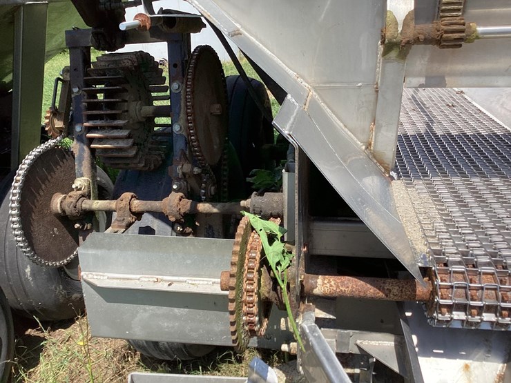 adams-8-ton-lime-spreader-image-16