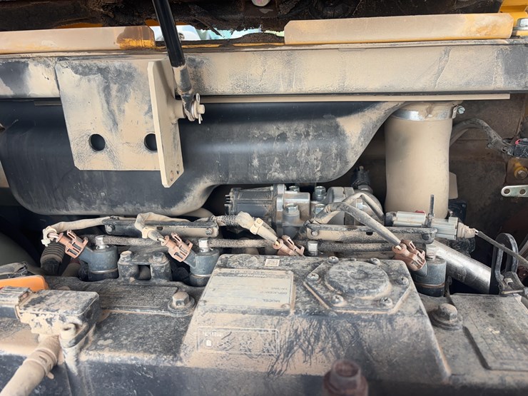 2017-deere-85g-image-11