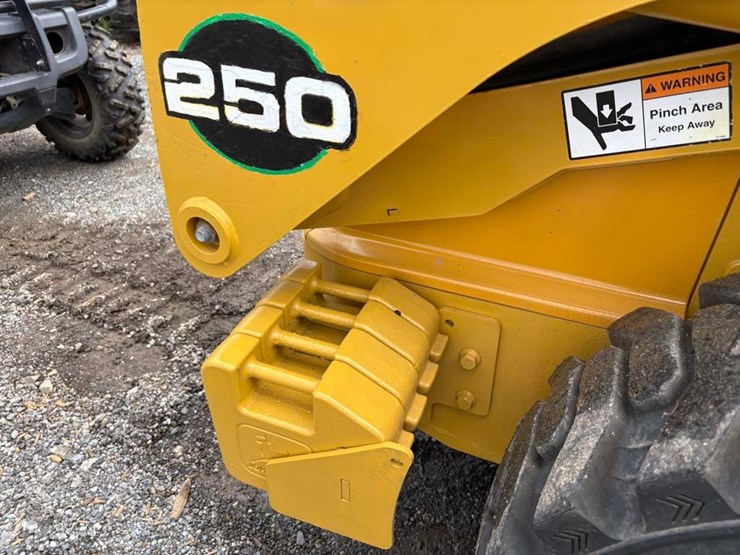john-deere-250-image-11
