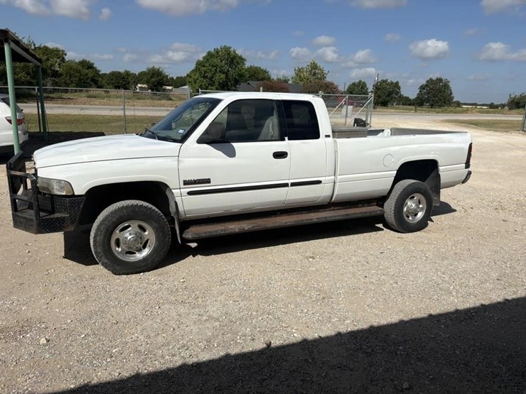 2001-dodge-2500-image-1