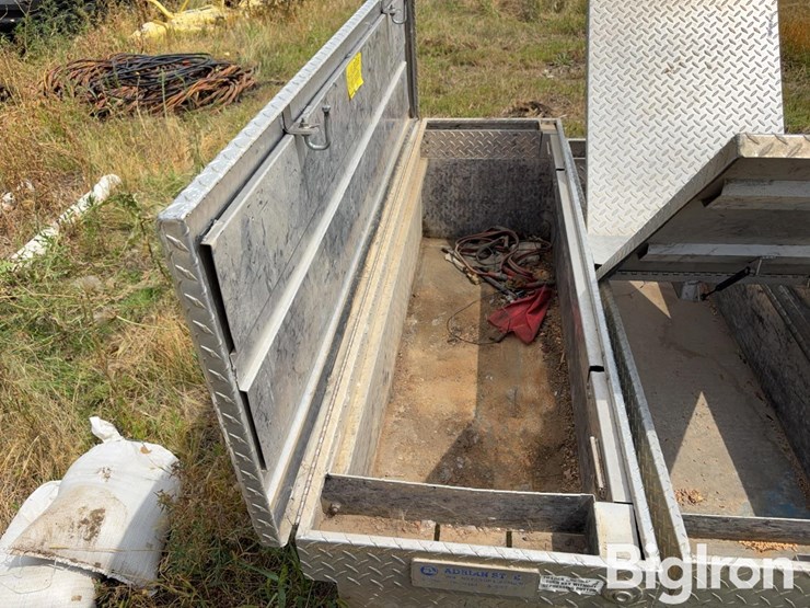 adrian-steel-aluminum-diamond-tread-toolboxes-image-17