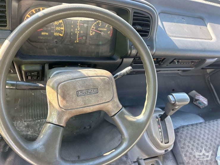 2006-isuzu-npr-image-11