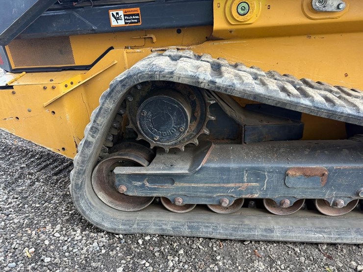 2020-deere-333g-image-13