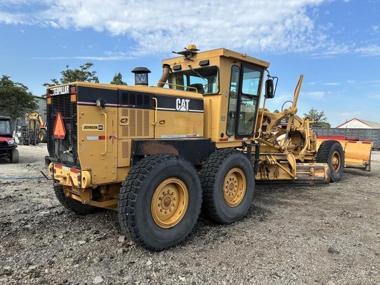 2010-caterpillar-143h-image-3