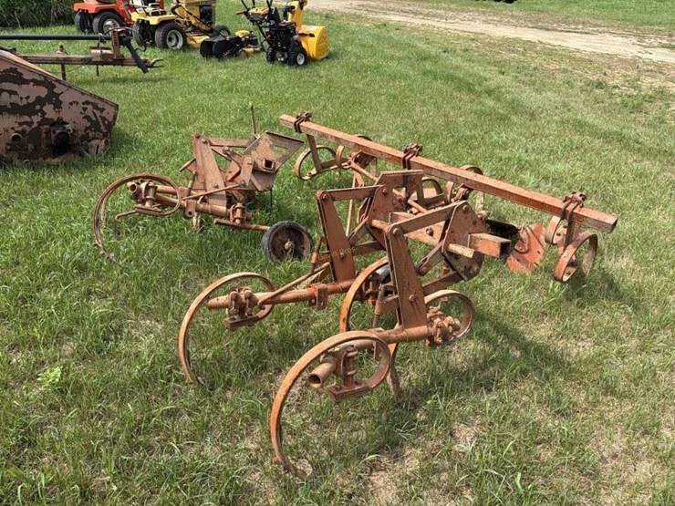 allis-chalmers-2-row-cultivator---off-d15-image-5
